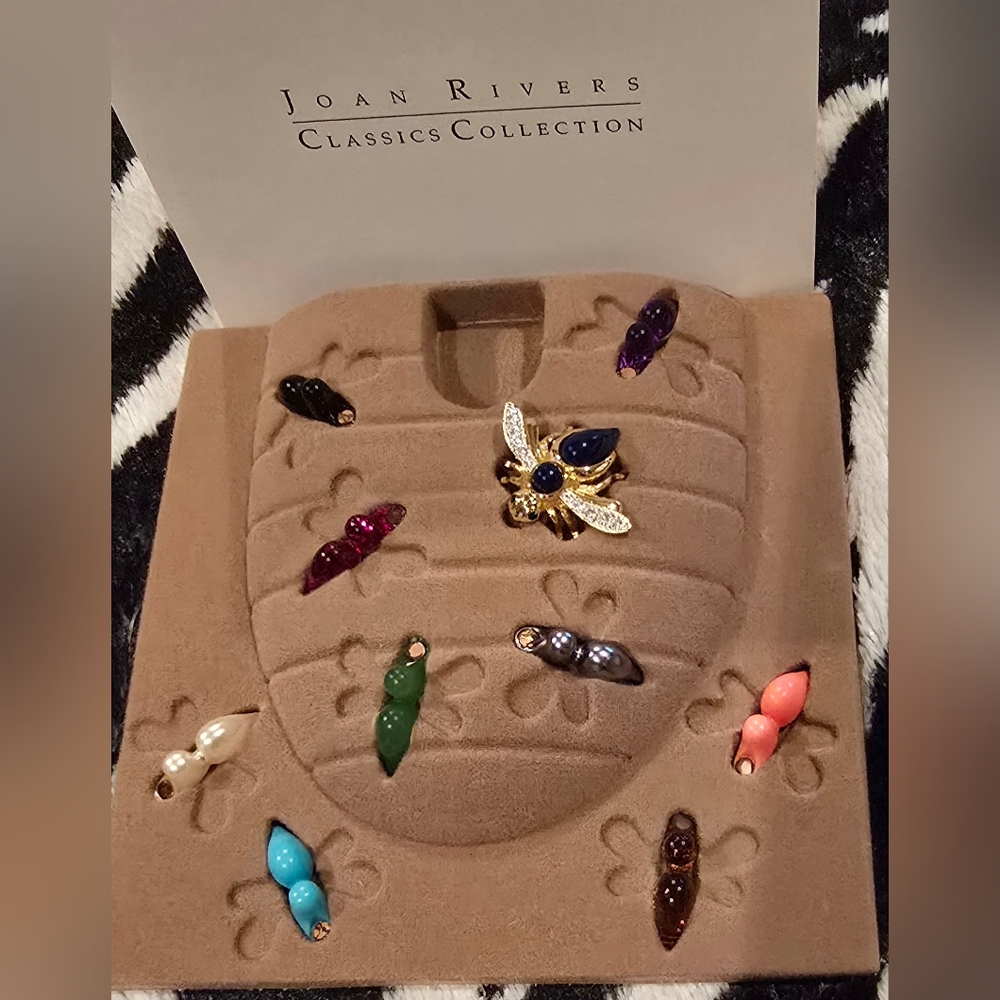 Joan Rivers Bee Brooch - Picture 2 of 5